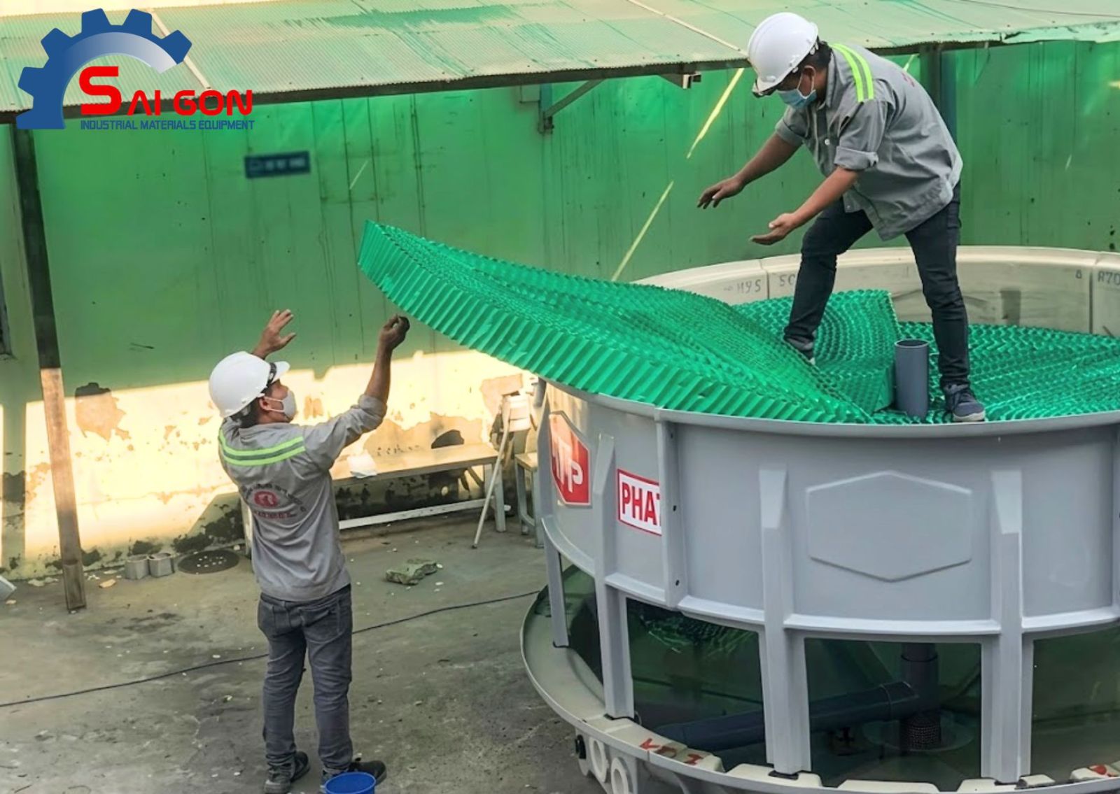 tấm tản nhiệt cho th&aacute;p Alpha tr&ograve;n