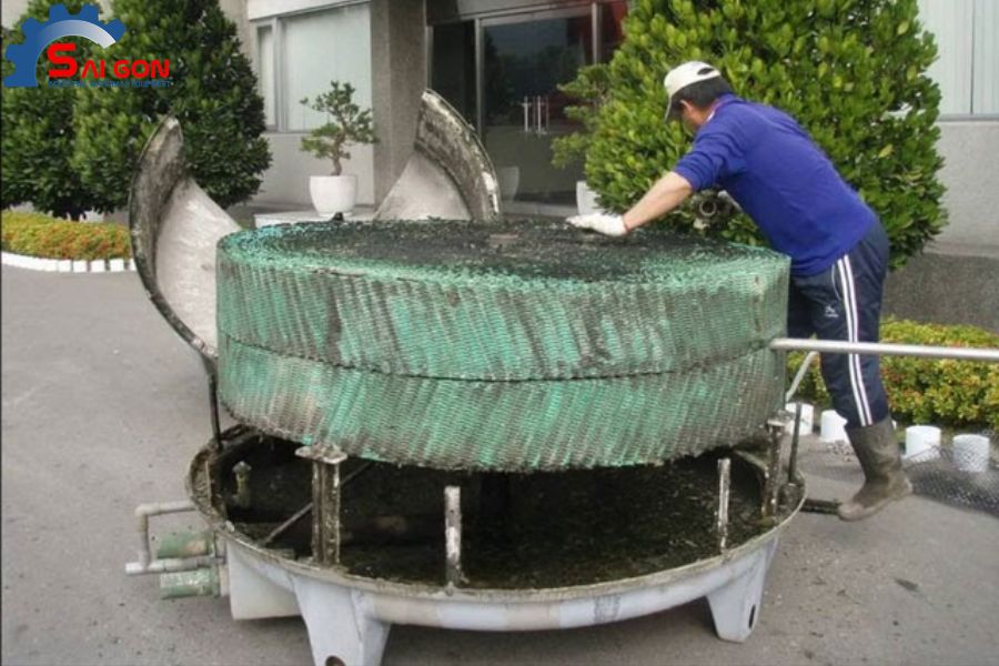 Xử l&yacute; rong r&ecirc;u trong th&aacute;p giải nhiệt
